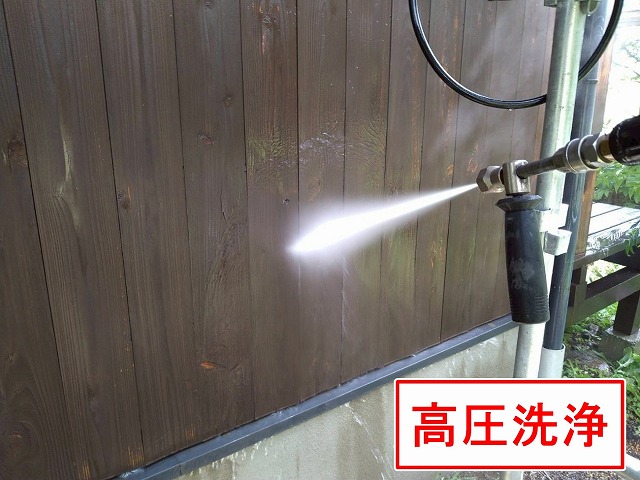 北杜市で別荘の木製外壁を塗装！キシラデコール（油性の木部浸透性保護塗料）を使用！