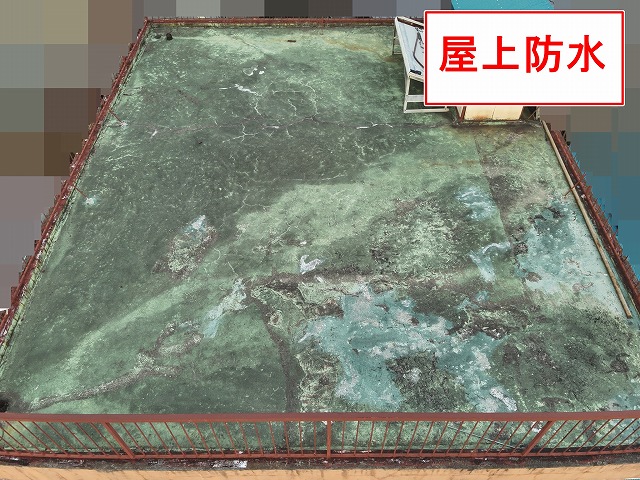 甲府市で屋上防水に高圧洗浄・プライマー塗装・通気緩衝シート貼り・脱気筒取付け実施