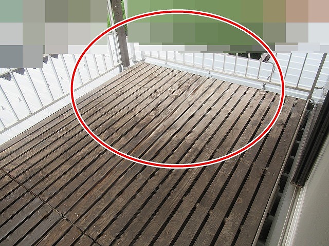 西八代郡市川三郷町で色あせた木部すのこ（ベランダ・バルコニー）