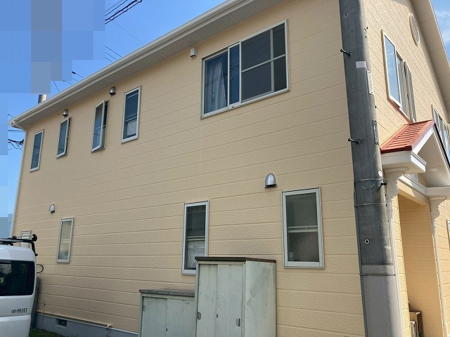 山梨市で無機塗料を使用して外壁をカラーチェンジ！グランセラトップ1液水性で塗装！