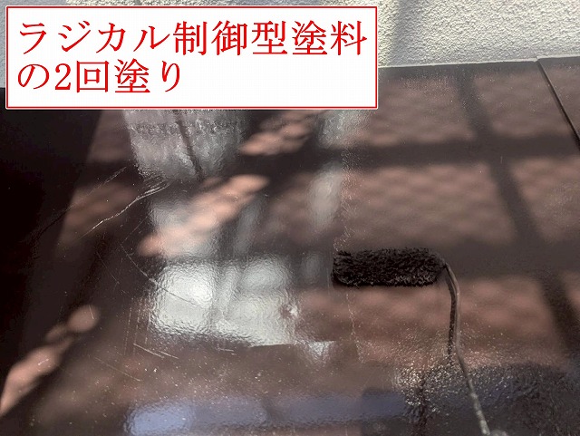 庇板金の上塗り作業