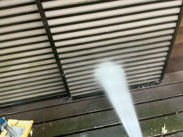 雨戸戸袋の高圧洗浄
