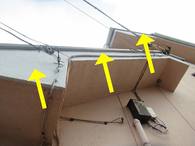 笛吹市で調査時の破風（モルタル素材）