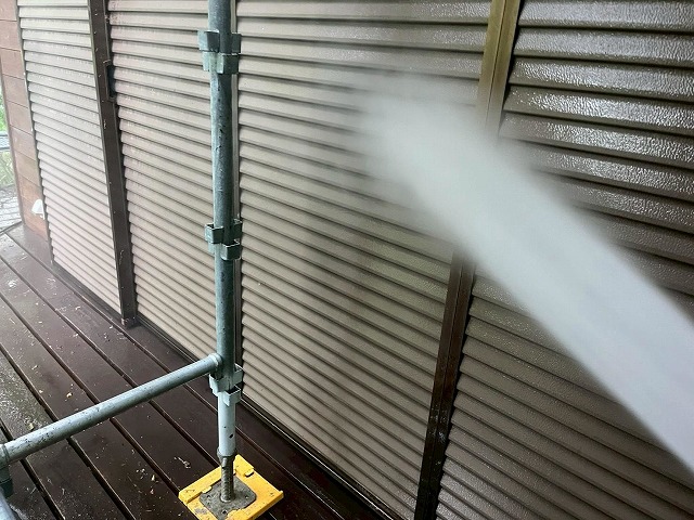 足場付近の洗浄作業