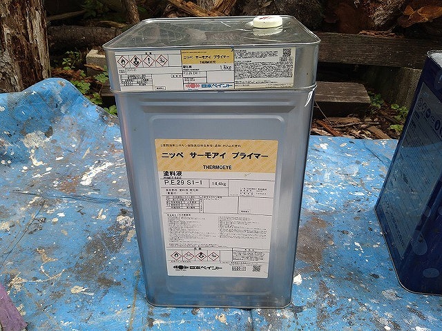 北杜市で金属屋根塗装の下塗りに使用した遮熱塗料サーモアイプライマー