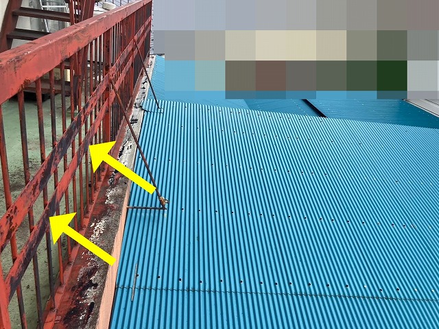 甲府市で塗膜剥がれ・錆びの発生したベランダ（バルコニー）の鉄部階段・柵