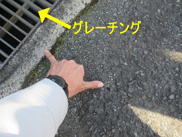 甲府市で駐車場（アスファルト）の黄色いハードライン引き工事（アトムライン使用）