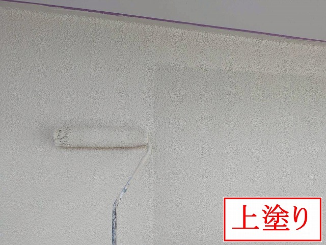 外壁の上塗り作業