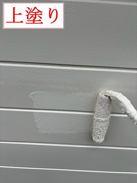 外壁の上塗り作業