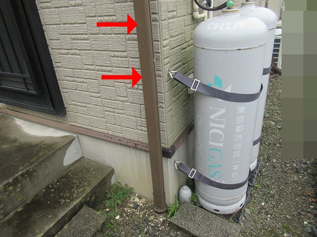 西八代郡市川三郷町で塗膜褪せ（色あせ）た雨樋・配管