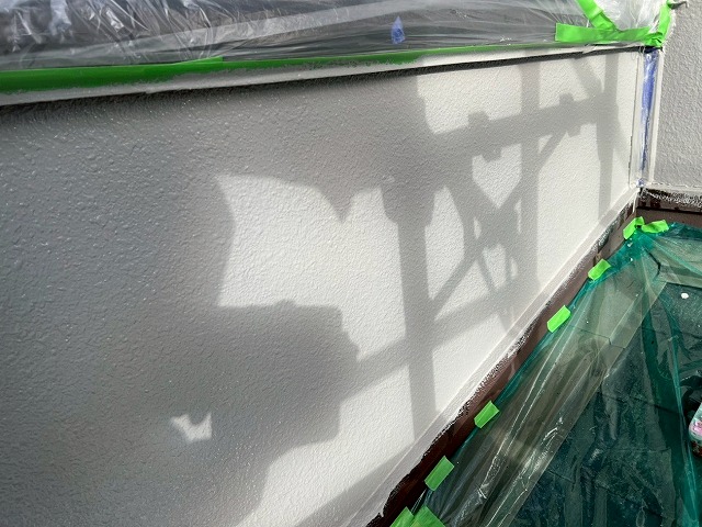 西八代郡市川三郷町でモルタル外壁の塗装ビフォーアフター（下塗り→仕上げ塗装）