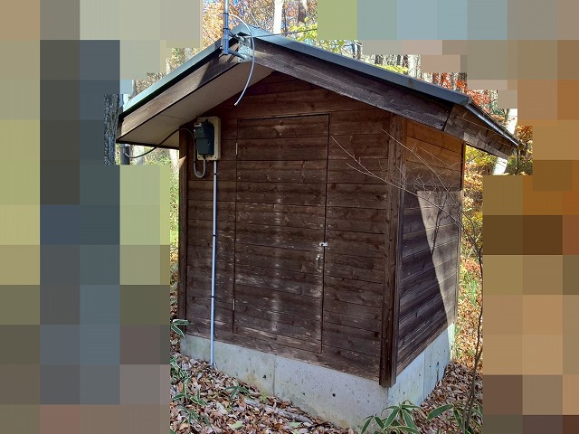 小屋正面の施工前状況