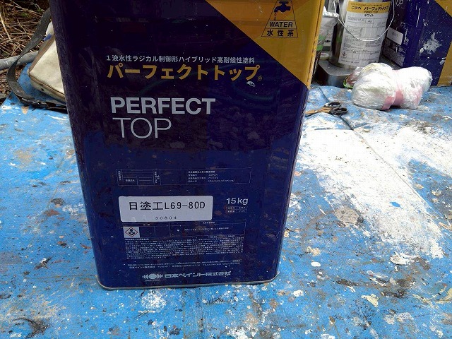 北杜市でモルタル外壁塗装（中塗り・上塗り）に使用したパーフェクトトップ