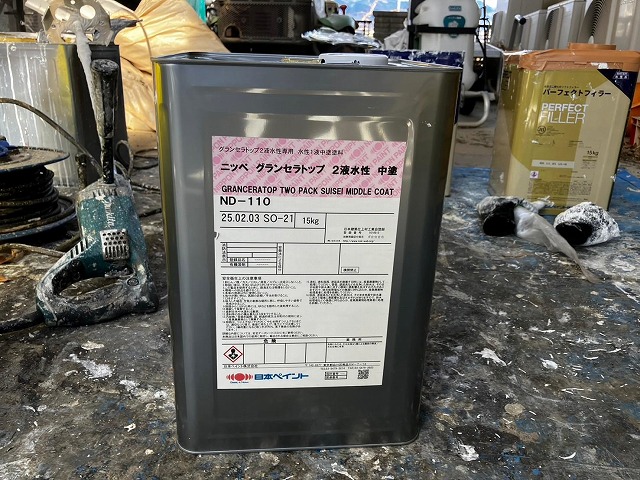 笛吹市で擁壁の塗装（中塗り）に使用したグランセラトップ（専用中塗り塗料）