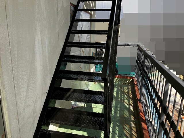 甲府市で鉄骨階段塗装のビフォーアフター