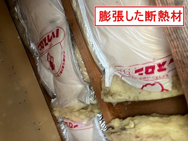 北杜市で室内天井交換で、天井解体時に確認された膨張した断熱材（ハウスロン）