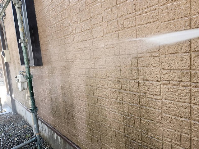 甲府市　外壁塗装　高圧洗浄