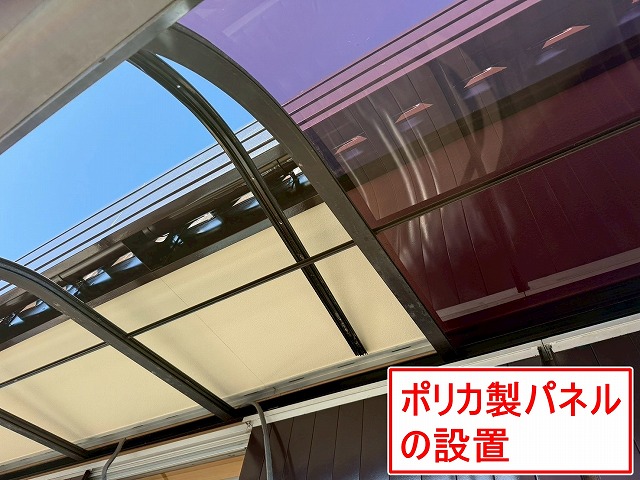 西八代郡市川三郷町でテラスのアクリルパネル屋根を交換する様子（ポリカ製パネル使用）