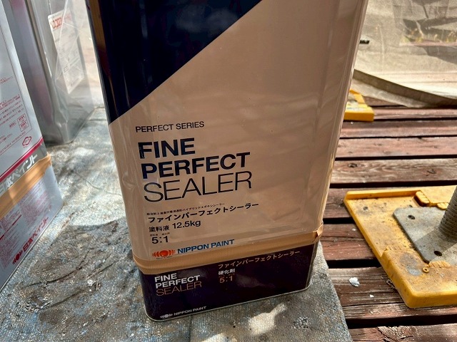南アルプス市で下塗りに使用したファインパーフェクトシーラー