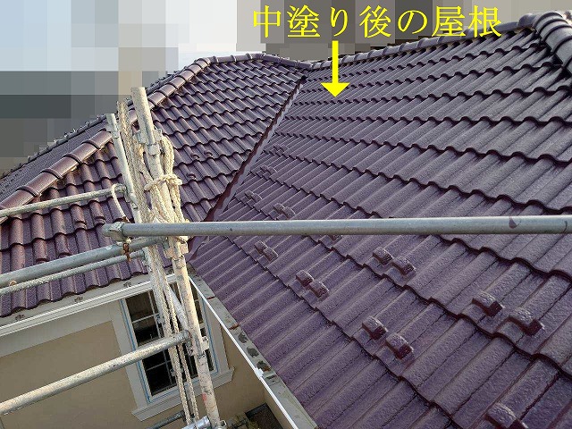 中塗り後の屋根全景