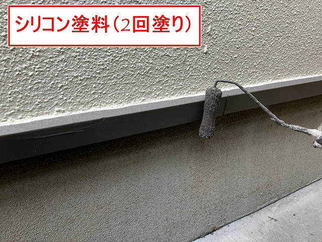 笛吹市で水切り塗装を行う様子（シリコン塗料2回塗り）