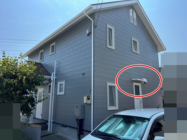 南アルプス市で付帯部（庇・換気フード）を塗装メンテナンスする様子（ビフォーアフター）