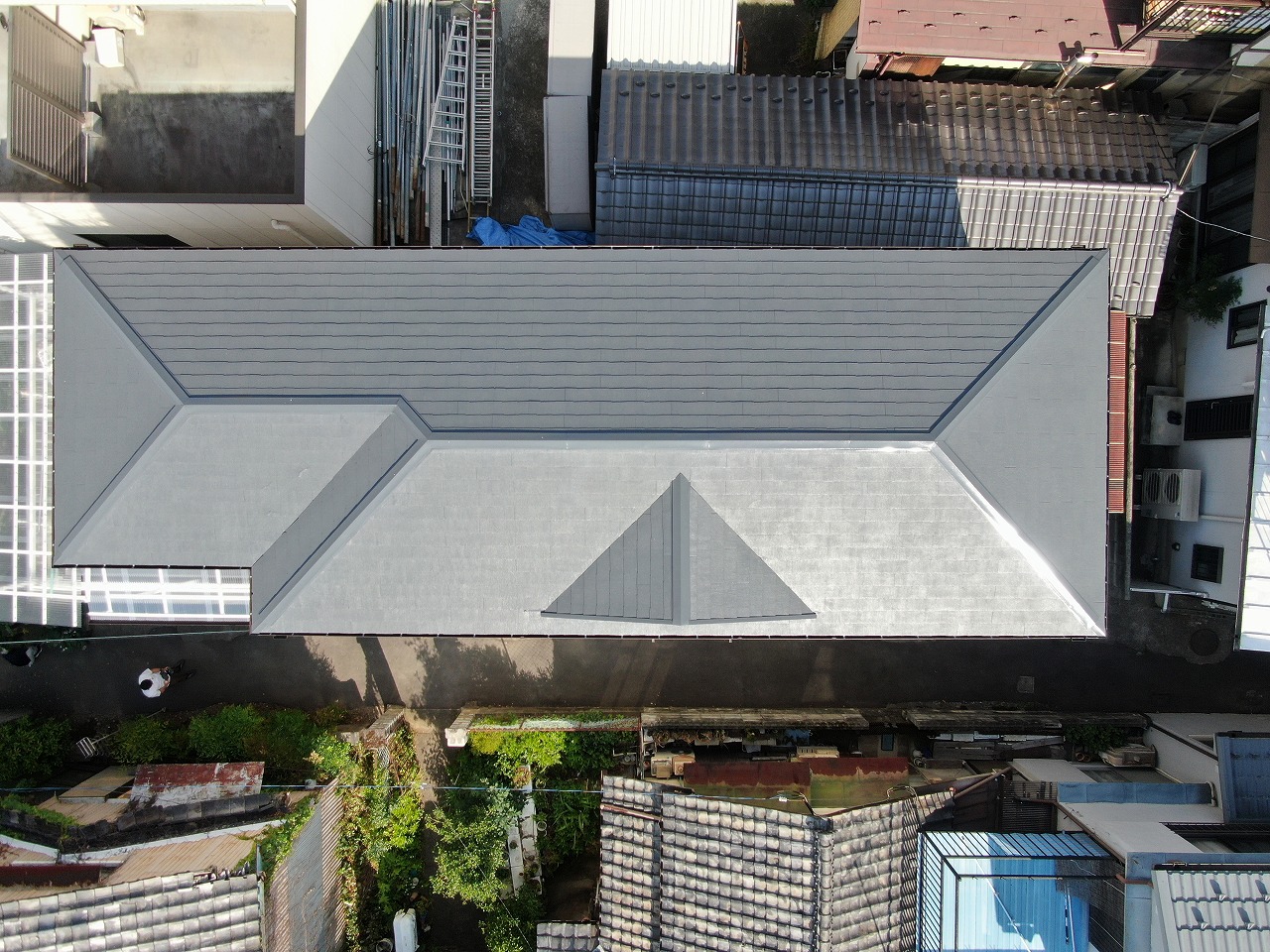 甲府市　スレート屋根　塗装後　完成写真　ドローン撮影