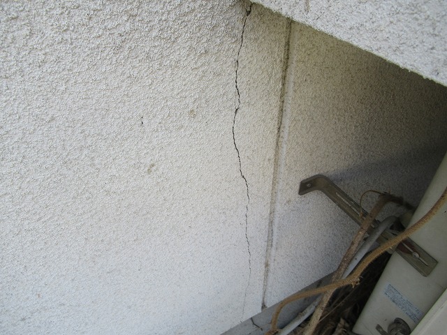 富士河口湖町　外壁塗装　クラック