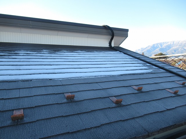 南アルプス市　屋根　塗装時期　スレート屋根　塗装前