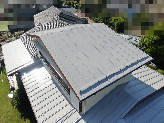 甲府市の金属屋根を遮熱塗料サーモアイSiで塗り替え！地球温暖化・電気