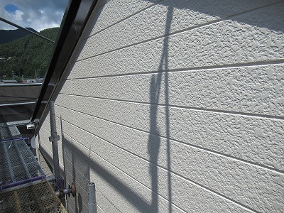 富士河口湖　外壁塗装　上塗り