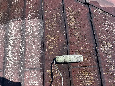 富士河口湖　屋根塗装　スレート材　下塗り