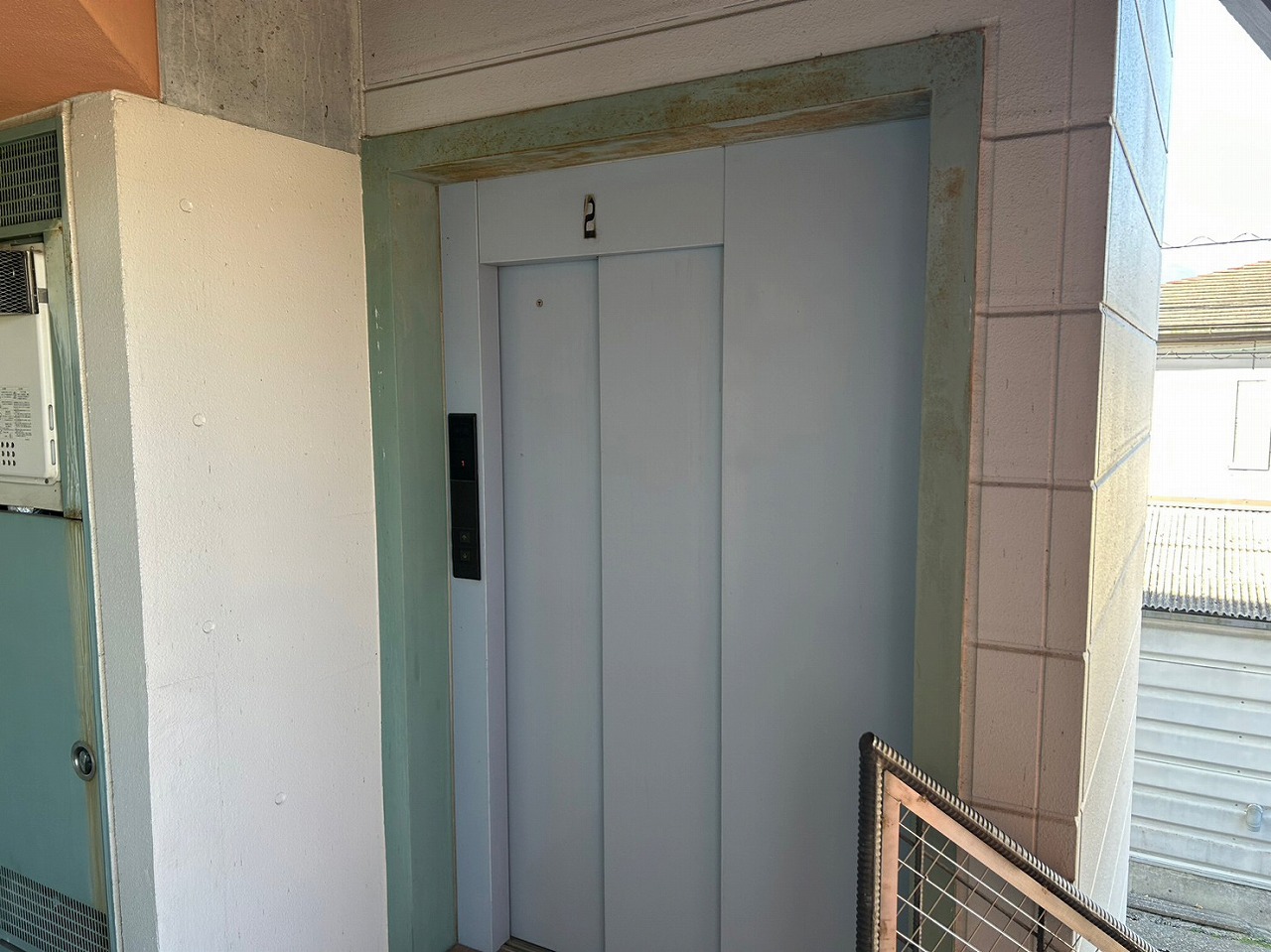 南アルプス市　マンション　鉄部塗装　エレベーター　塗装前