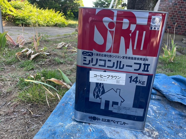 甲州市で金属屋根・笠木板金にシリコンルーフⅡを上塗り、瓦ズレ補修！