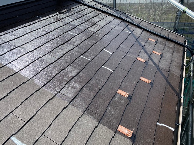 南アルプス市　屋根塗装　スレート屋根　補修　下塗り