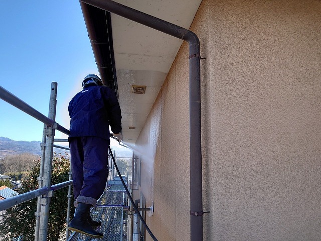 韮崎市　外壁塗装　高圧洗浄