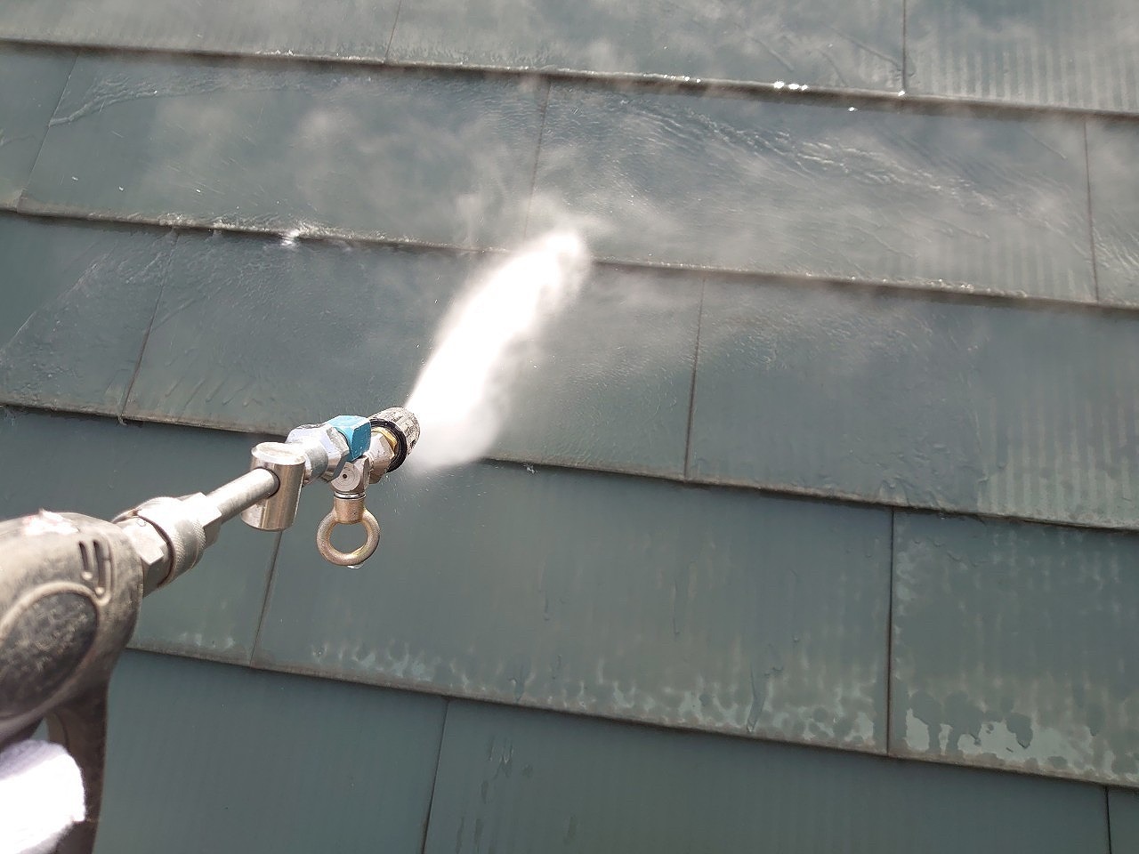 北杜市　ガルバリウム屋根　屋根塗装　高圧洗浄