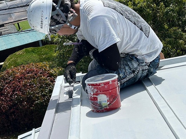 甲府市　瓦棒屋根　金属屋根　遮熱塗料　サーモアイ　塗装工事