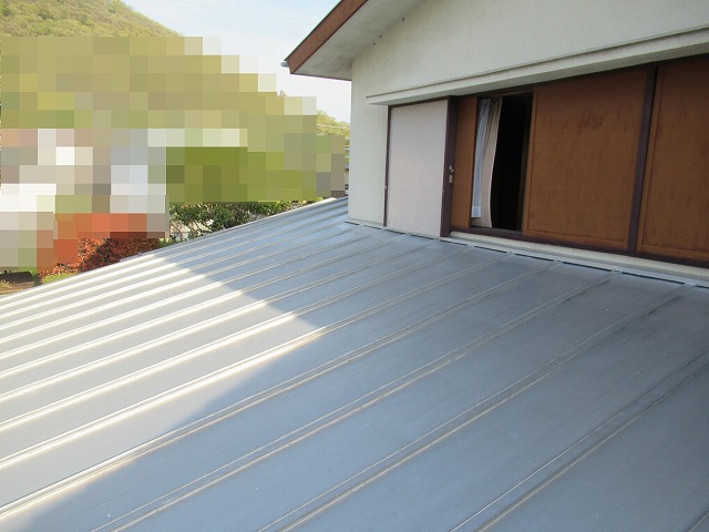 甲府市　屋根塗装工事　瓦棒葺き　遮熱塗料　木部塗装