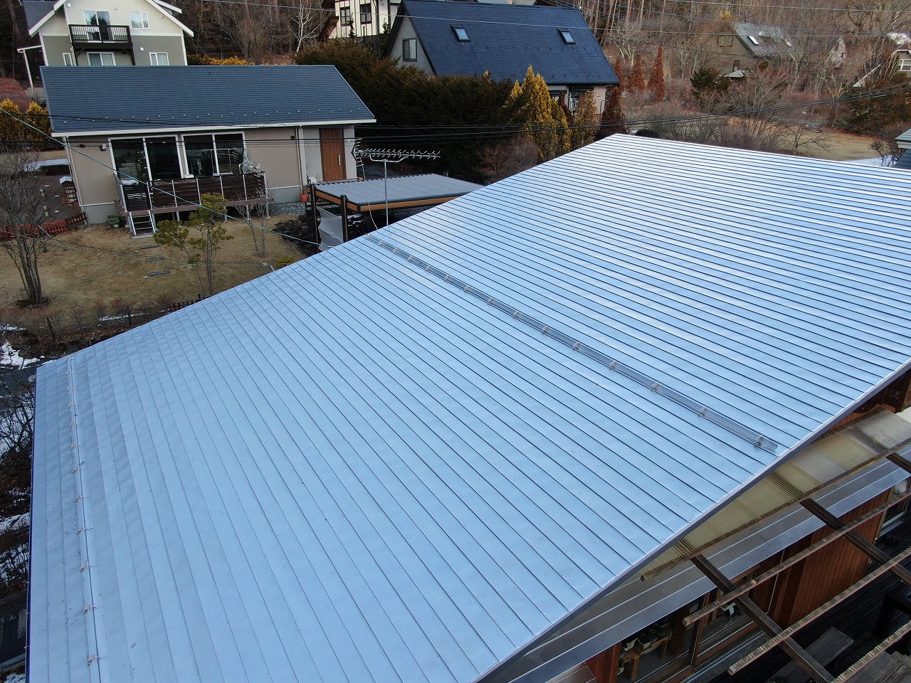 北杜市　屋根塗装　ガルバリウム鋼板　上塗り