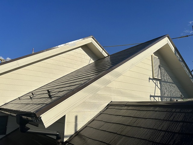 南アルプス市　屋根塗装　塗装後　完成写真