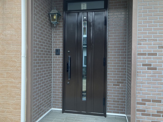 昭和町　玄関ドア塗装　完工写真