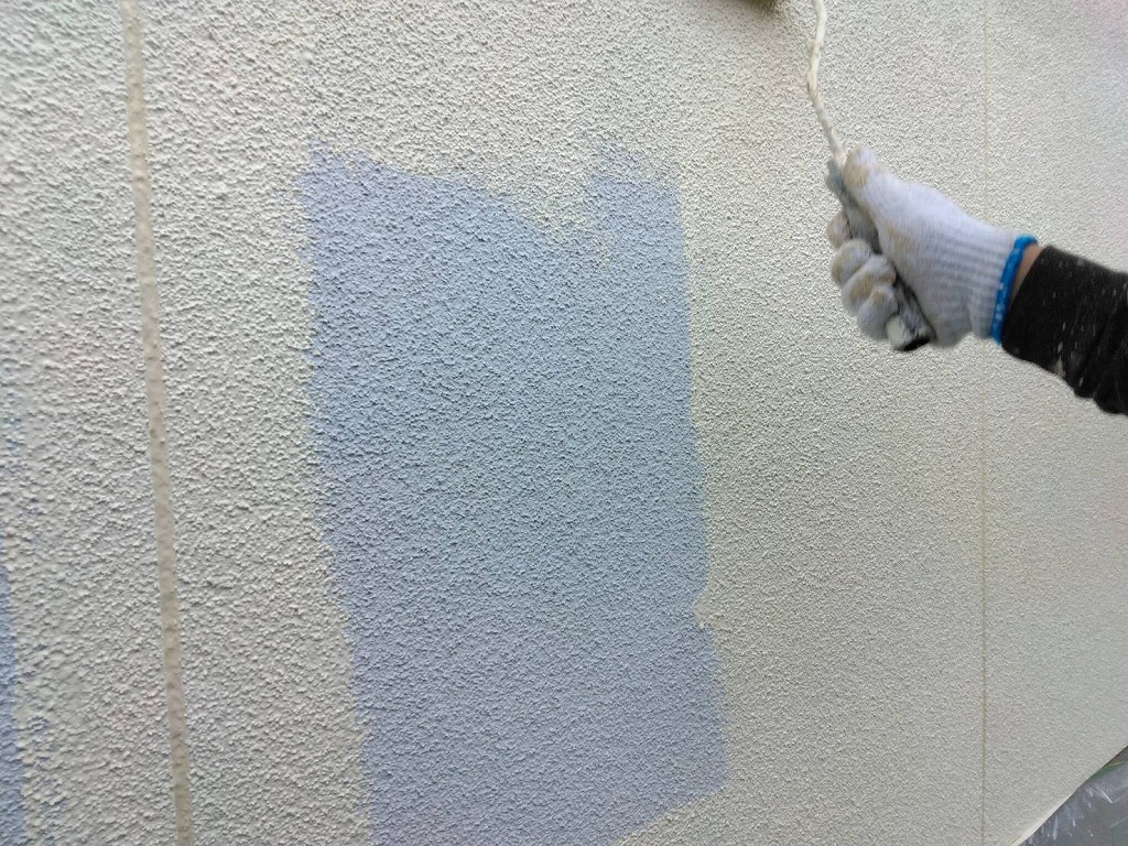 外壁塗装中塗り　山梨県