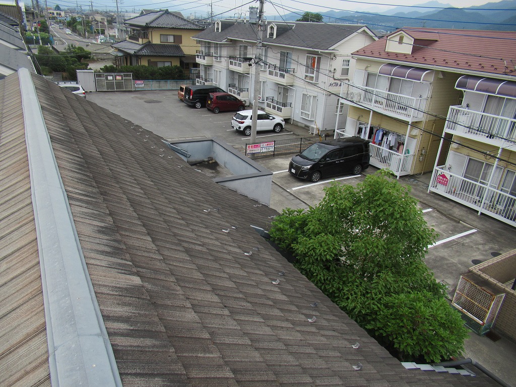 屋根の塗膜劣化　富士河口湖町