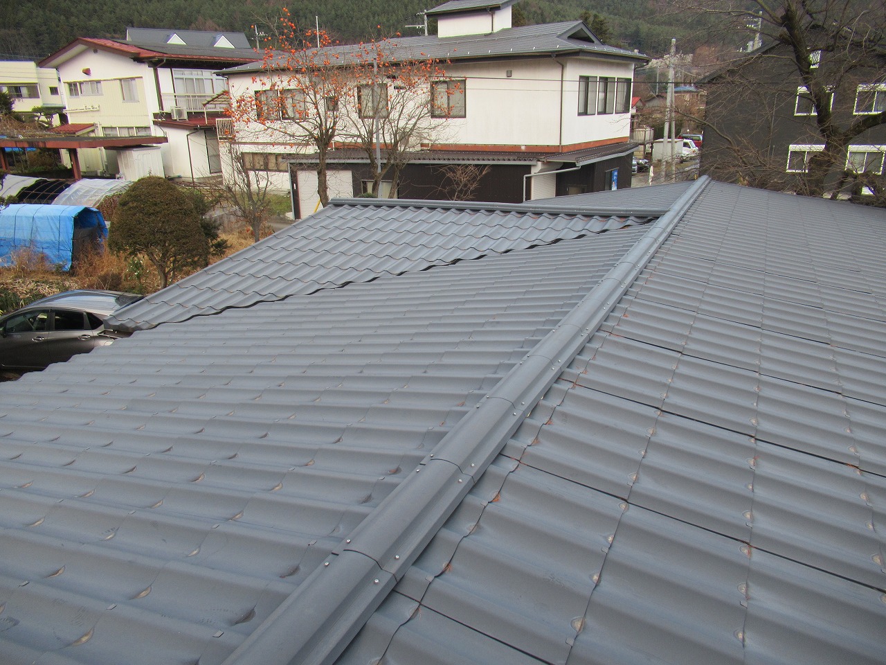 屋根材の劣化　富士河口湖町
