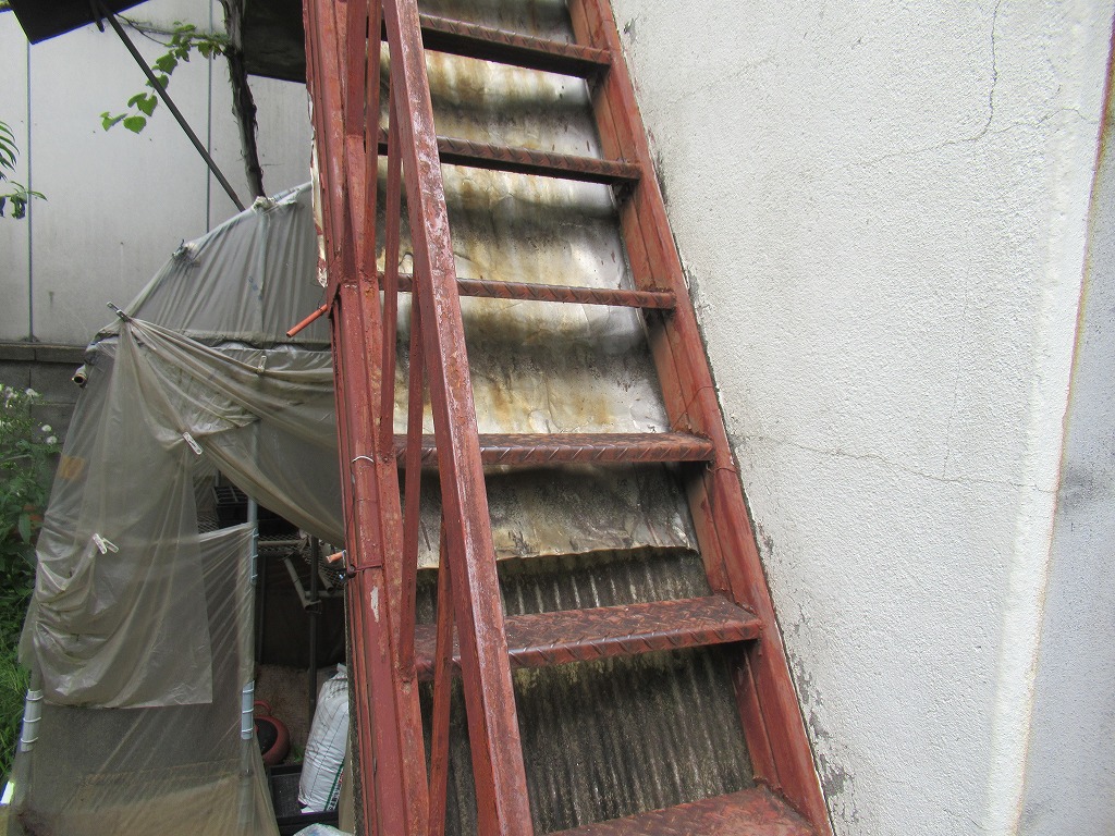 階段塗装　山梨市