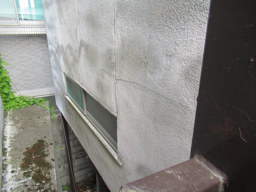外壁の塗膜劣化　甲府市