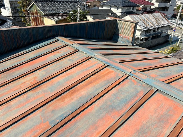 甲府市　屋根塗装　ケレン作業