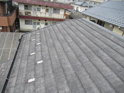 甲府市　スレート屋根　塗膜劣化　メンテナンス時期　工事前